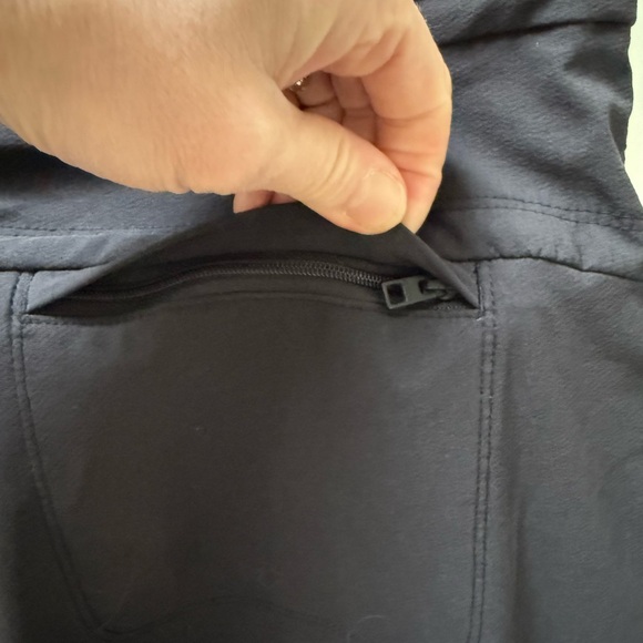 Athleta Wander Utility pant in black and size 4. - Picture 12 of 13